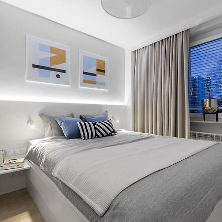 Apartament Bielany 3 Min From Metro With 5-Meals Per Day Diet Catering, Air Conditioning And Free Parking Varşovia Exterior foto