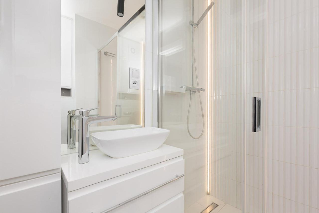 Apartament Bielany 3 Min From Metro With 5-Meals Per Day Diet Catering, Air Conditioning And Free Parking Varşovia Exterior foto